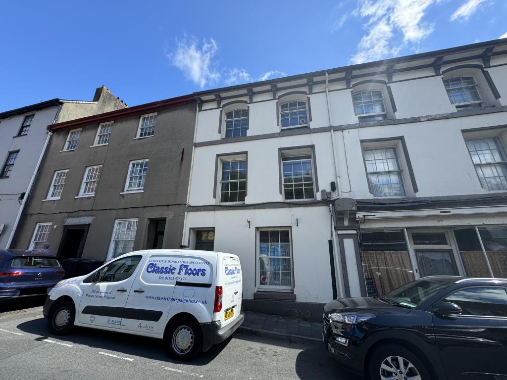 Lot: 58 - THREE STOREY TERRACED HOUSE FOR IMPROVEMENT - View of the outside of the building from the front